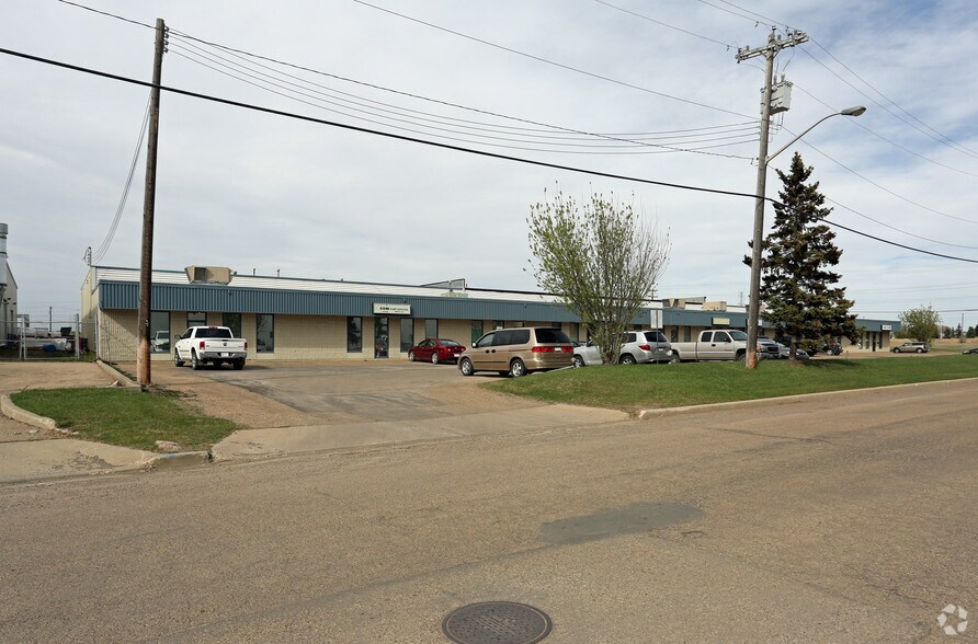 9204-9240 27 Av NW, Edmonton, AB for lease - Building Photo - Image 2 of 11