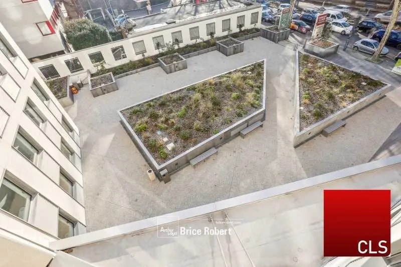 Office in Villeurbanne for lease - Building Photo - Image 3 of 22