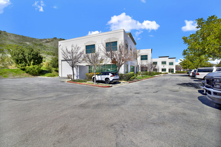 232 Avenida Fabricante, San Clemente, CA for lease - Building Photo - Image 2 of 10