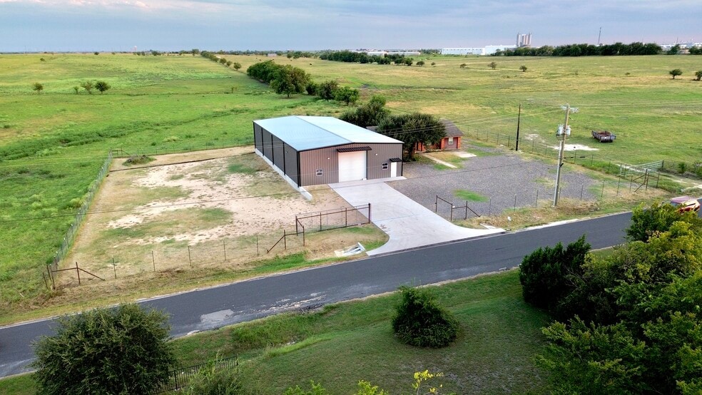 2250 County Road 107, Hutto, TX for lease - Building Photo - Image 2 of 10