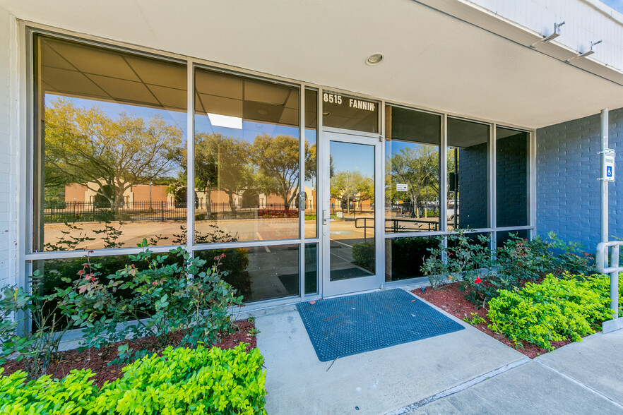 8515 Fannin St, Houston, TX for lease - Building Photo - Image 1 of 4