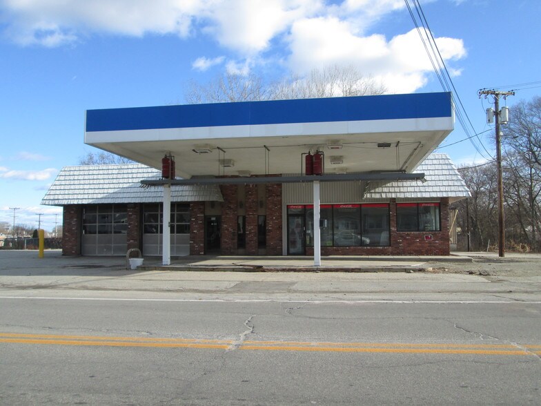 935 Smithfield Ave, Lincoln, RI 02865