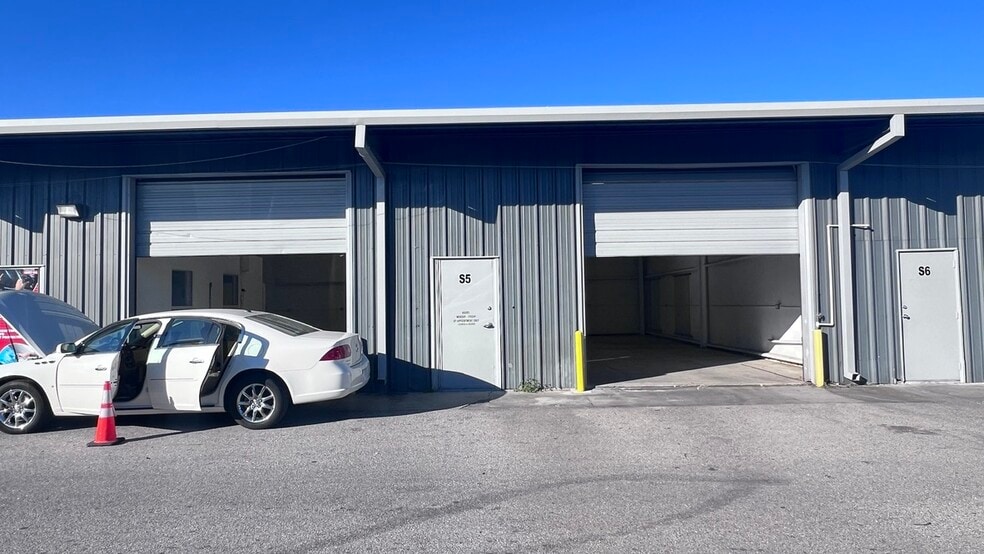 1705 Cattlemen Rd, Sarasota, FL for lease - Building Photo - Image 2 of 13