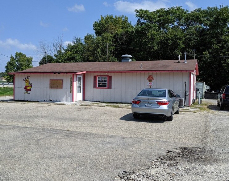 824 N Mill St, Fairmount, IN for sale - Building Photo - Image 1 of 1