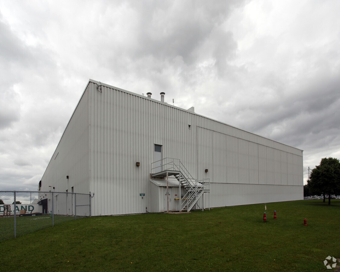 77 Belfield Rd, Toronto, ON M9W 1G6