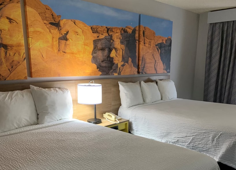 519 Crook St, Custer, SD for sale - Building Photo - Image 2 of 5