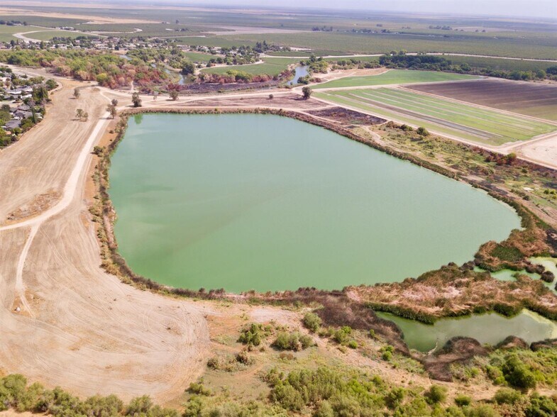 E Cardella St, Firebaugh, CA 93622