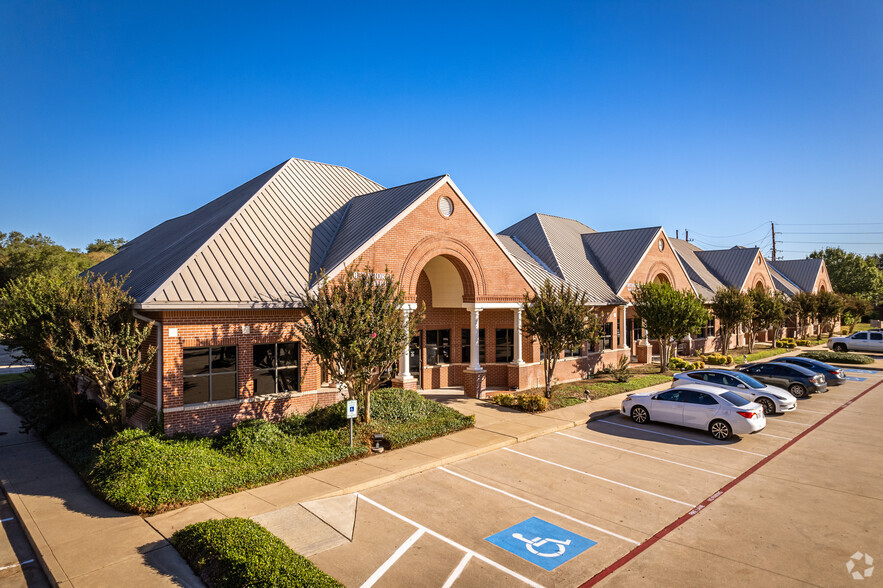 2205-2225 Williams Trace Blvd, Sugar Land, TX for lease - Primary Photo - Image 1 of 7