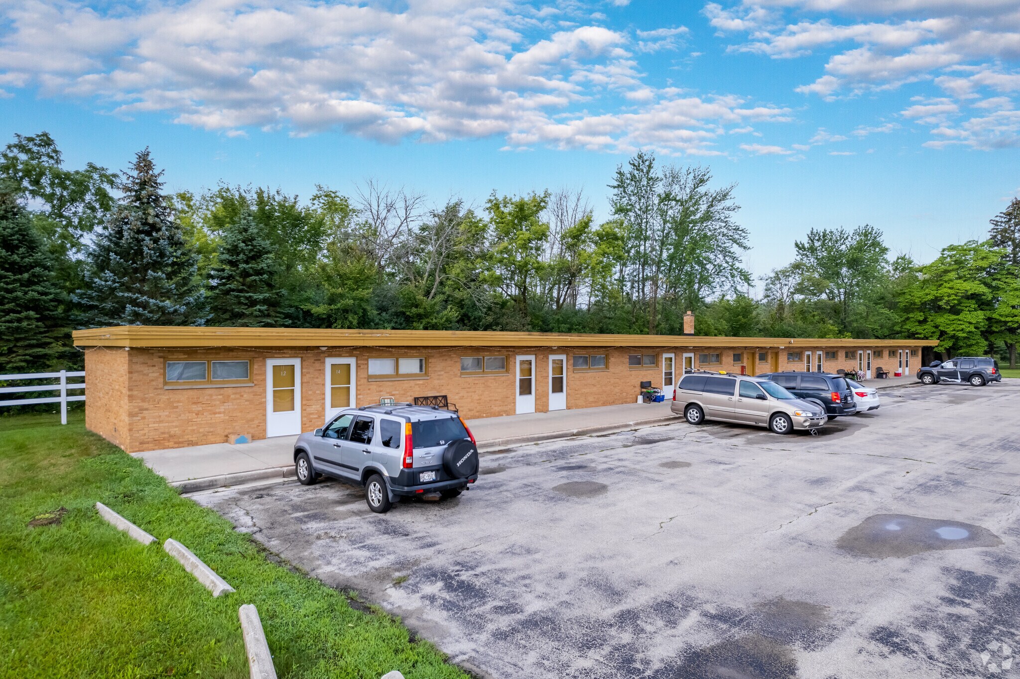 5828 Douglas Ave, Racine, WI for sale Primary Photo- Image 1 of 1