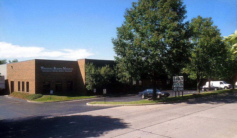 221-239 Millwell Dr, Maryland Heights, MO for lease - Building Photo - Image 2 of 13