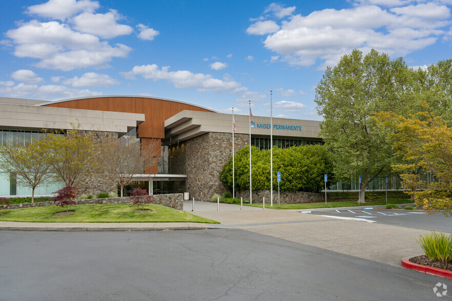 2235 Mercury Way, Santa Rosa, CA for lease - Building Photo - Image 1 of 7