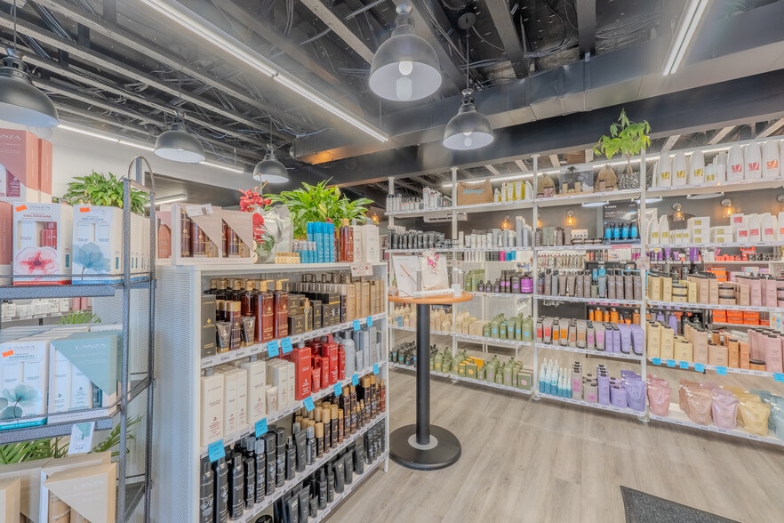 525 Rue Sagard, St-Bruno-de-Montarville, QC for lease - Interior Photo - Image 3 of 19