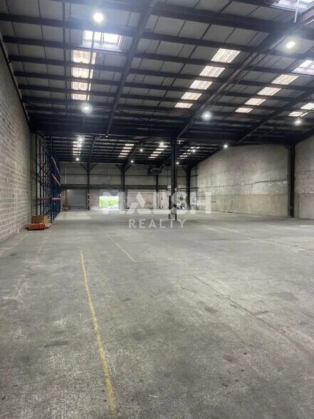 Flex in Genas for lease - Interior Photo - Image 3 of 13