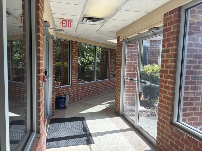 22290 Timberlake Rd, Lynchburg, VA for lease - Building Photo - Image 2 of 19