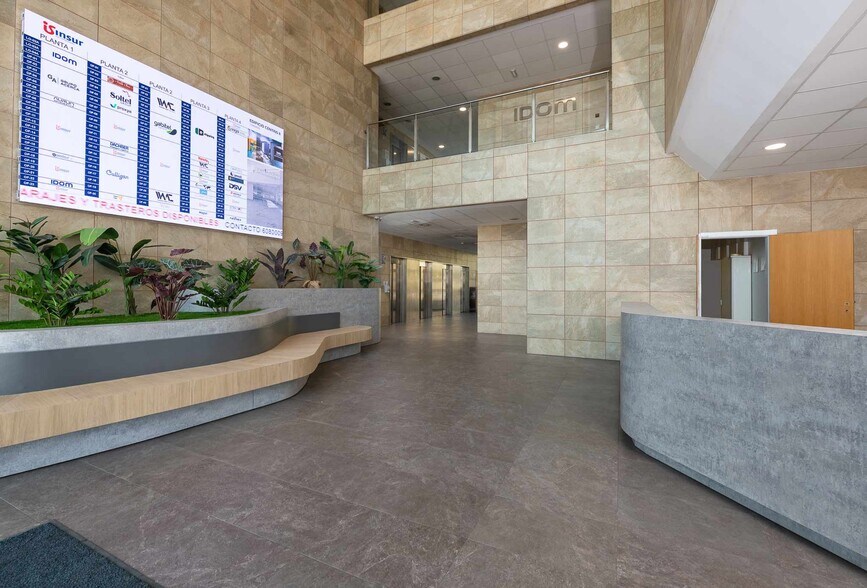 Calle de los Arcos, 3, Tomares, Sevilla for lease - Building Photo - Image 2 of 5