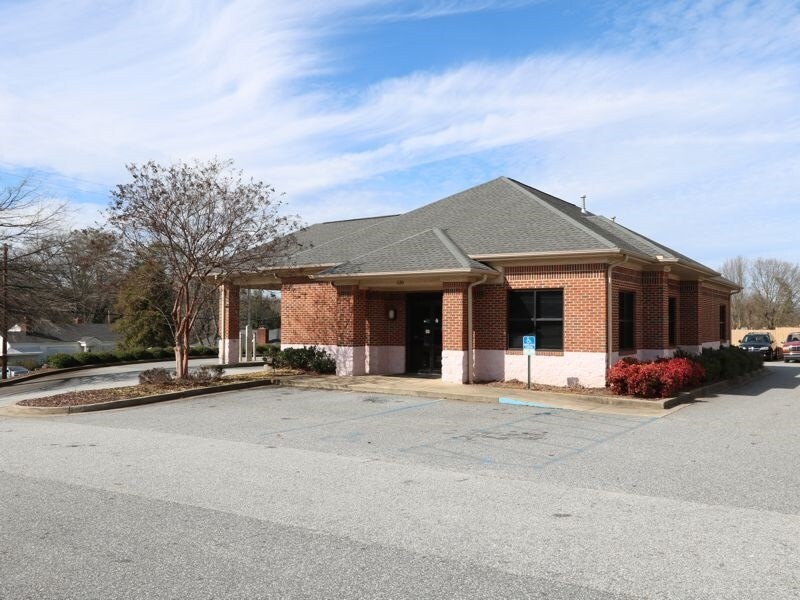 530 W Wade Hampton Blvd, Greer, SC for sale Building Photo- Image 1 of 1