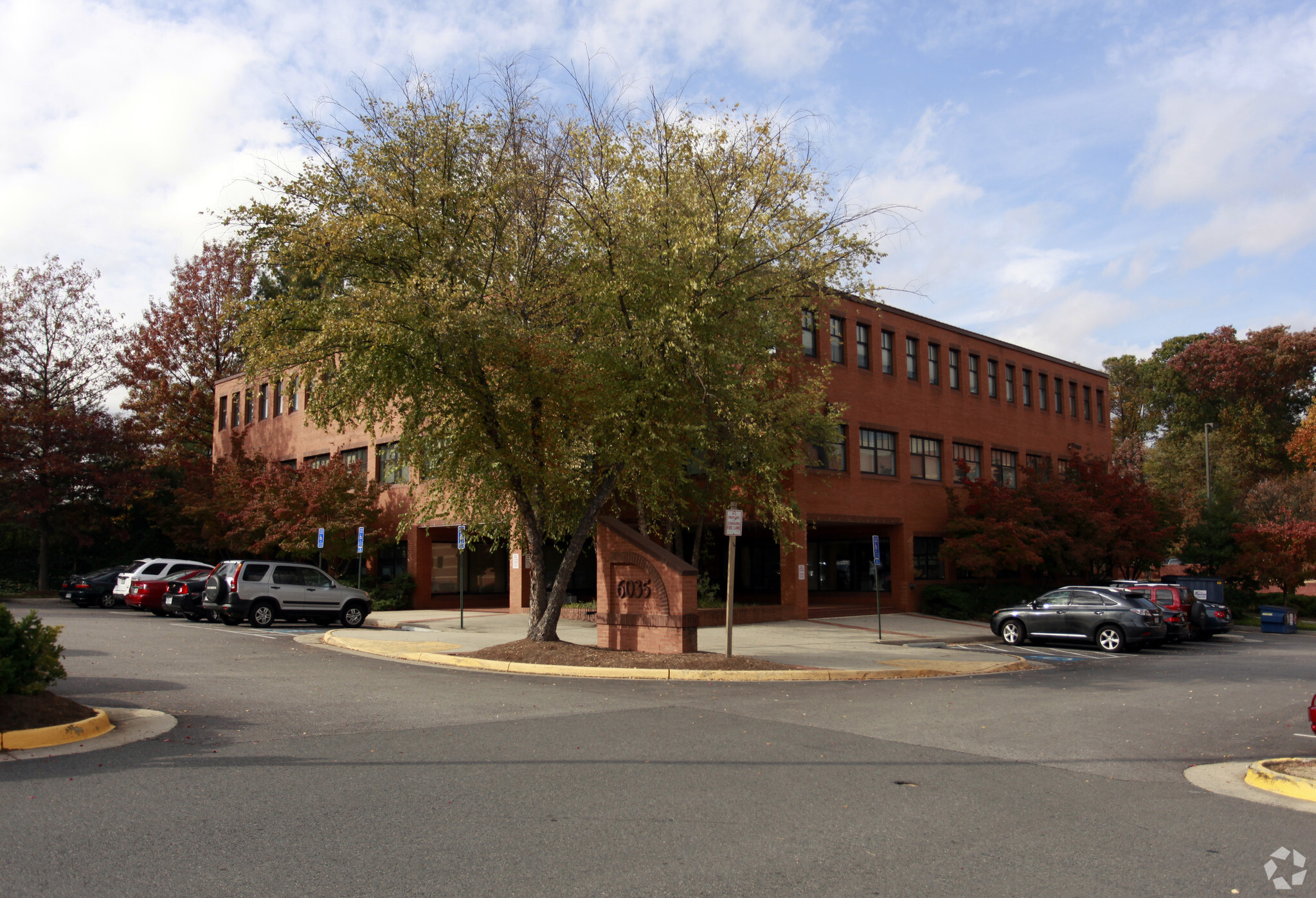 6035 Burke Centre Pky, Burke, VA for lease Primary Photo- Image 1 of 32