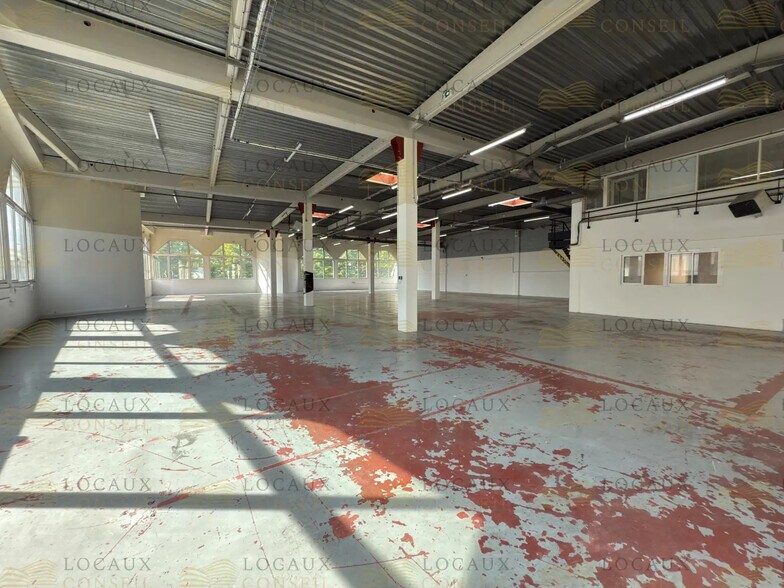 in Aubervilliers for sale - Building Photo - Image 3 of 11