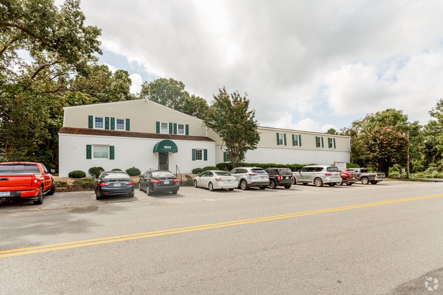 1601 Ware Bottom Spring Rd, Chester, VA for sale - Primary Photo - Image 1 of 1