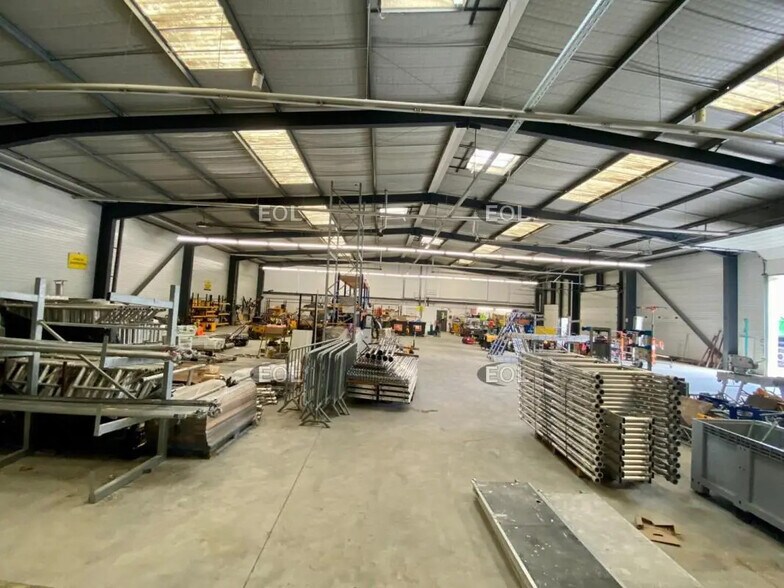 Flex in Aix-en-Provence for lease - Interior Photo - Image 2 of 5