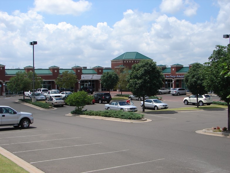 2109-2139 Riverwalk Dr, Moore, OK for lease - Building Photo - Image 1 of 4