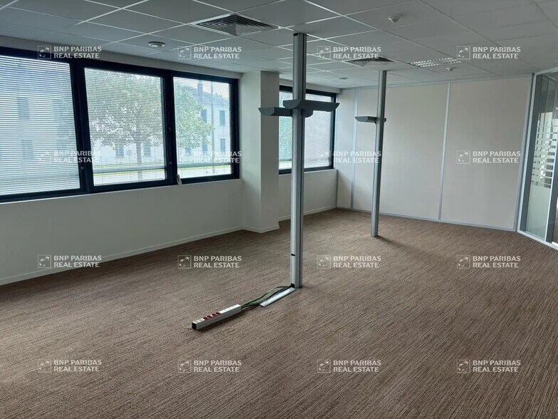 Office in Tours for lease - Interior Photo - Image 2 of 8