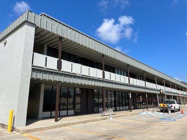 7040-7094 Read Blvd, New Orleans, LA for lease - Building Photo - Image 2 of 5