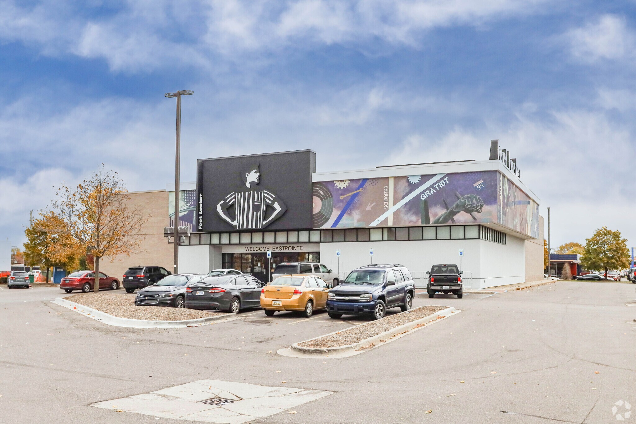 17755 E 8 Mile Rd, Eastpointe, MI for sale Building Photo- Image 1 of 1