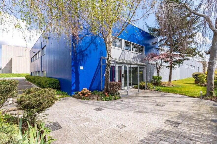 Industrial in Bezons for lease - Building Photo - Image 1 of 20