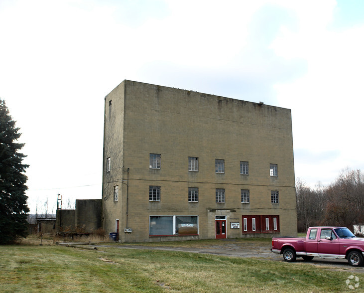 611 E Main St, Grove City, PA for sale - Primary Photo - Image 1 of 1