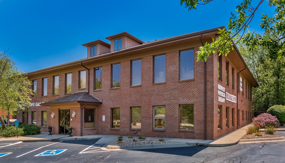 13911 Gold Cir, Omaha, NE for lease - Building Photo - Image 1 of 1