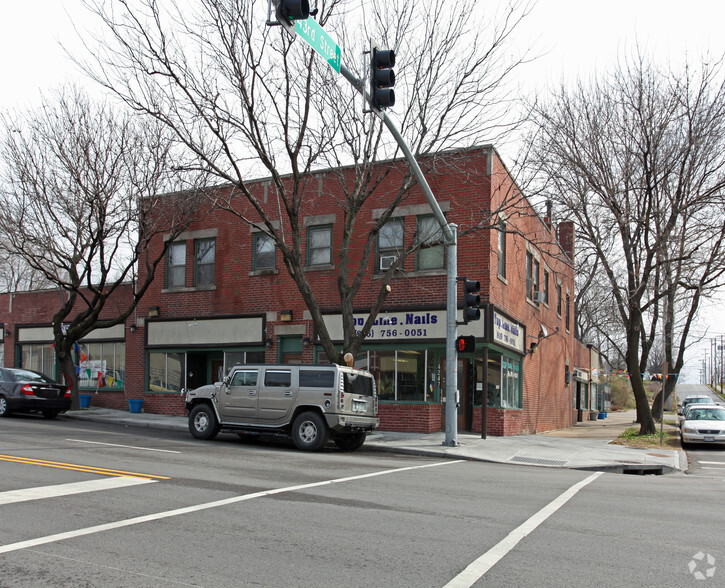 4245-4247 Troost Ave, Kansas City, MO for lease - Building Photo - Image 1 of 15