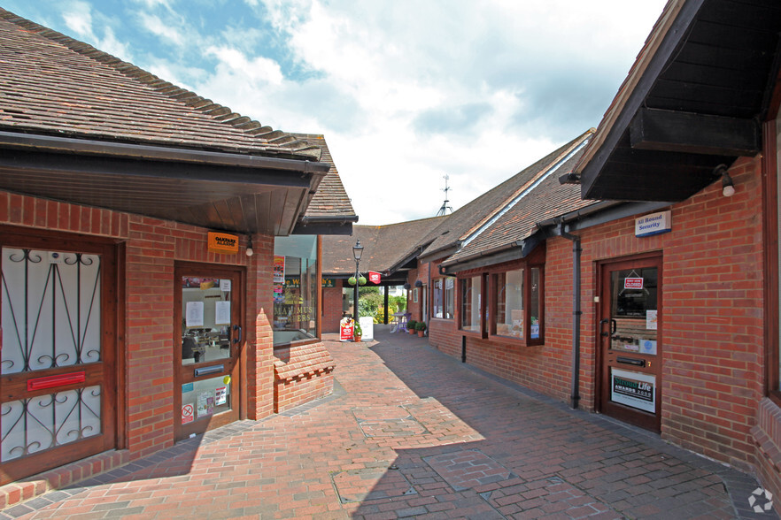 Swan Walk, Thame for lease - Primary Photo - Image 1 of 4