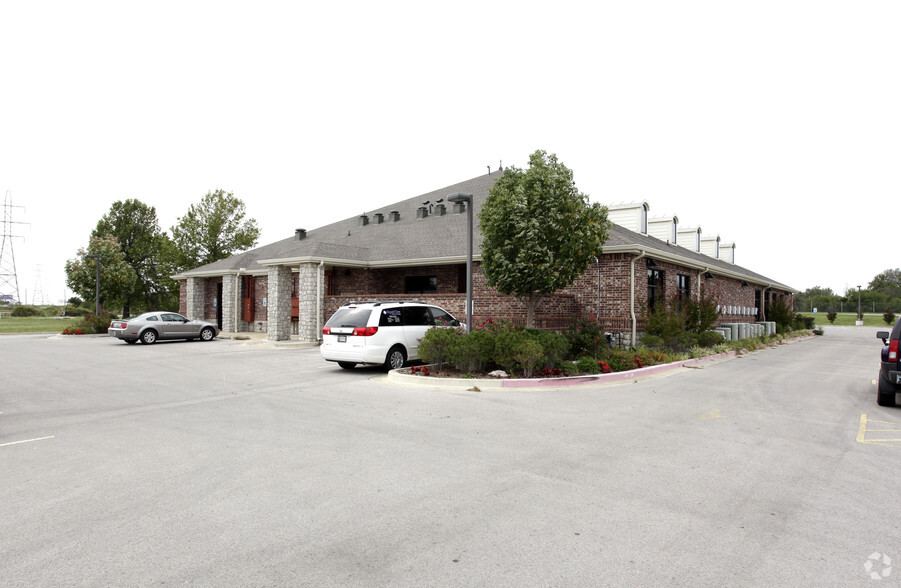 13616 E 103rd St N, Owasso, OK for lease - Building Photo - Image 2 of 3