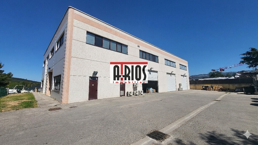 Vente Entrepôt 1 400 m² - Photo 1