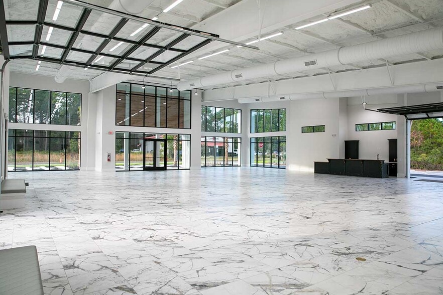 119 Persimmon St, Bluffton, SC for lease - Interior Photo - Image 2 of 11