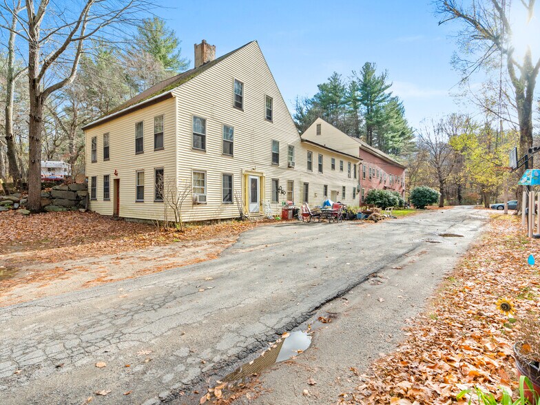 97 Groton St, Pepperell, MA 01463