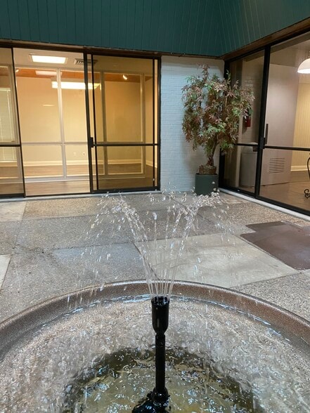 9400 Village Green Dr, Shreveport, LA for lease - Building Photo - Image 3 of 45