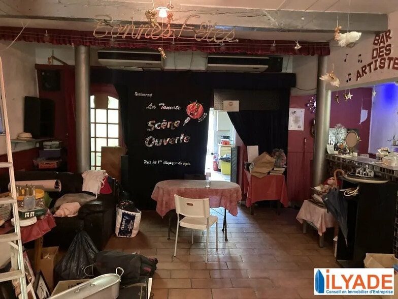 71 Rue De Tilsit, Marseille for sale - Interior Photo - Image 2 of 6