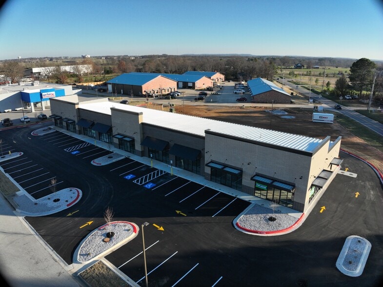 184 South Maestri Road, Tontitown, AR for lease - Matterport Community - Image 2 of 15