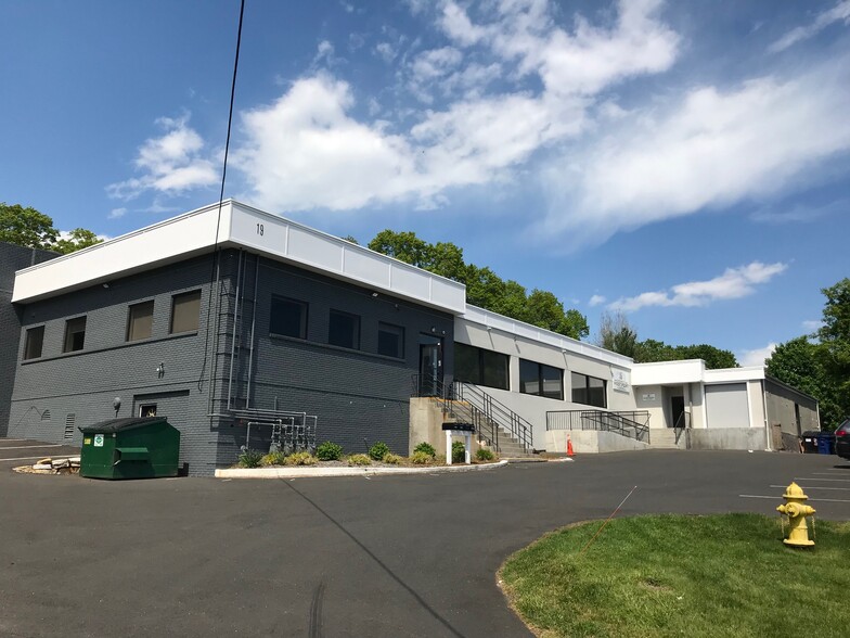 19 Willard Rd, Norwalk, CT for lease - Building Photo - Image 1 of 15