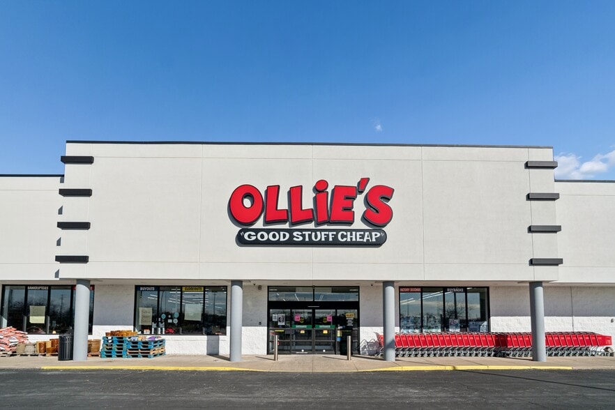 2350 Sycamore Rd, Dekalb, IL for lease - Building Photo - Image 1 of 18