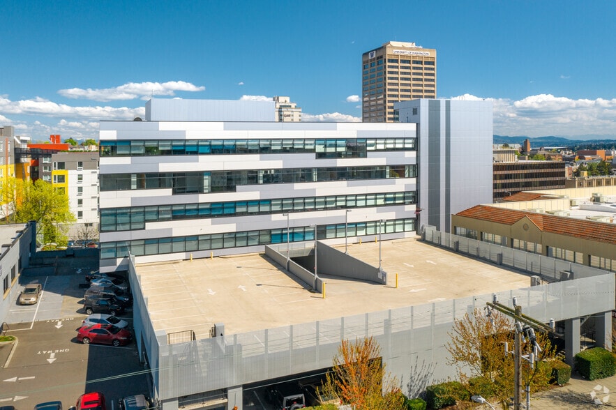 4545 Roosevelt Way NE, Seattle, WA for lease - Building Photo - Image 2 of 3