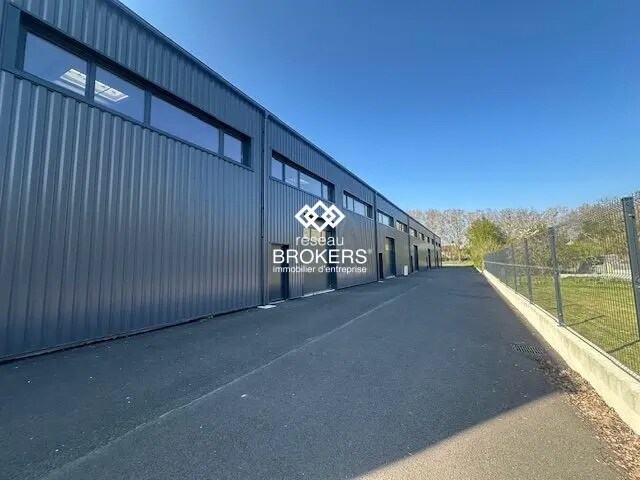 Flex in Bernes-sur-Oise for lease Building Photo- Image 1 of 2