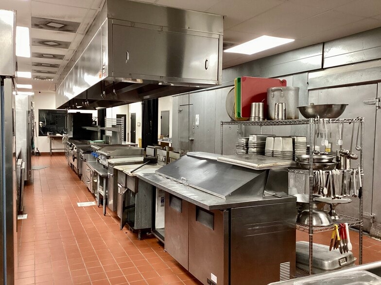 1310 Tiger Blvd, Clemson, SC for lease - Interior Photo - Image 2 of 7