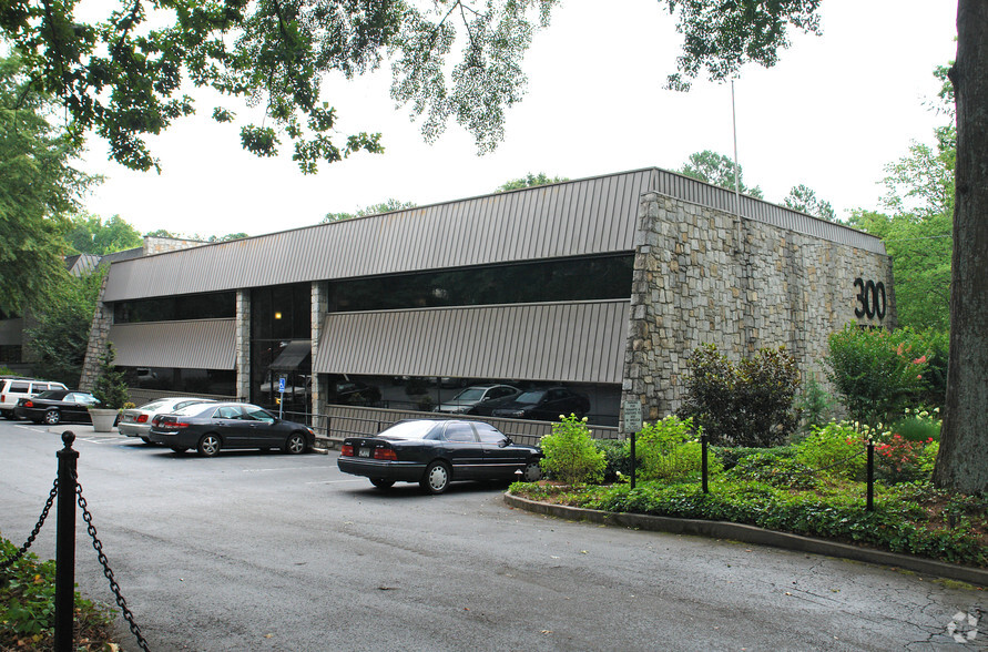 300 W Wieuca Rd NE, Atlanta, GA for lease - Primary Photo - Image 1 of 3