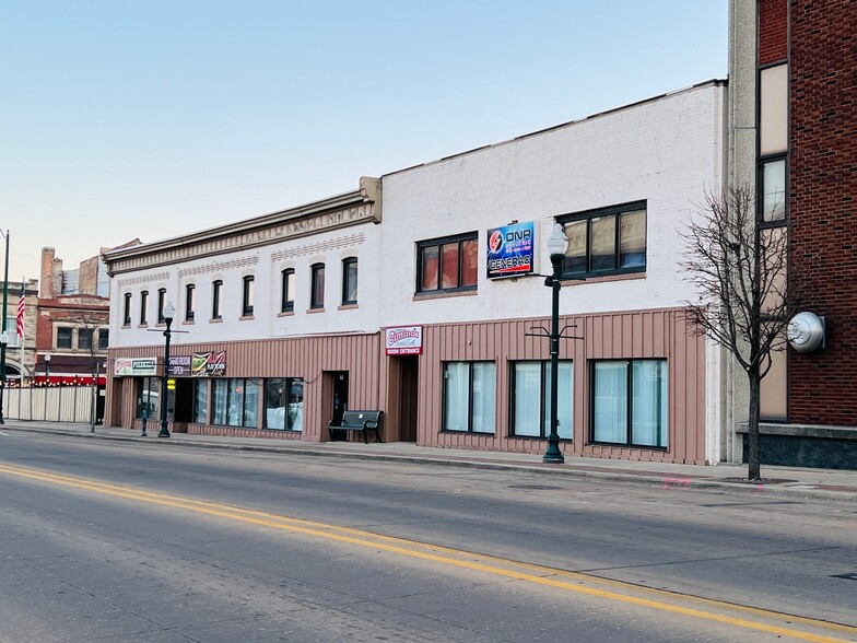 104 S Peoria Ave, Dixon, IL 61021 Flex for Sale