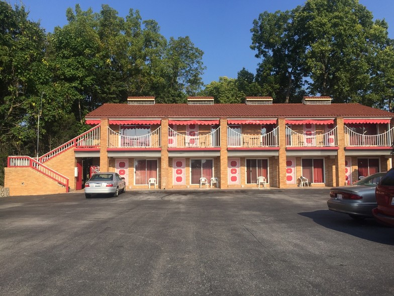 101 Walnut St, Highland, IL for sale - Primary Photo - Image 1 of 1