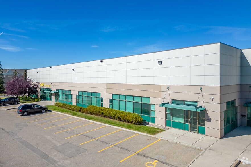2730 39th Ave NE, Calgary, AB for lease - Building Photo - Image 2 of 5