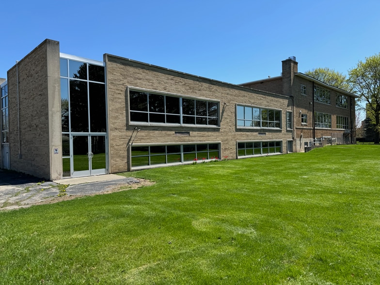 900 Elizabeth St, Antioch, IL for sale - Building Photo - Image 3 of 5